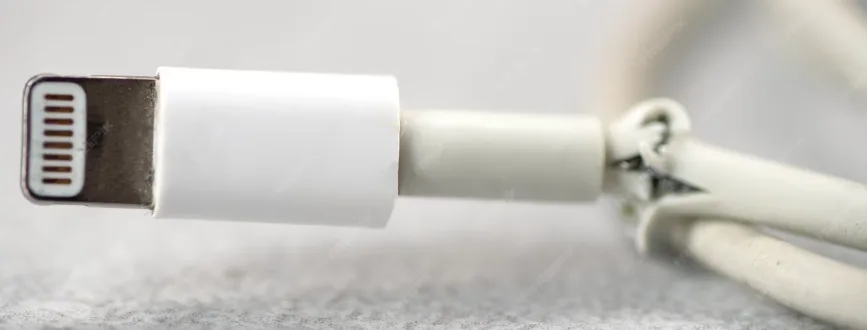 Cable del cargador roto.